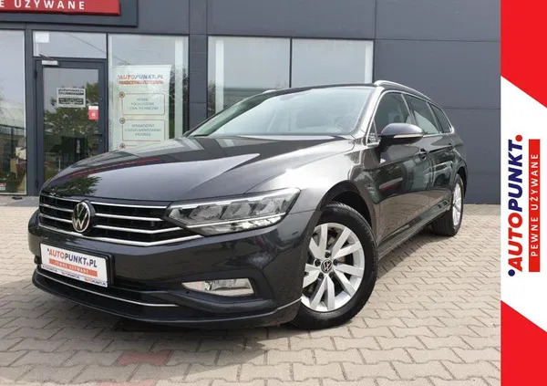 samochody osobowe Volkswagen Passat cena 89900 przebieg: 123155, rok produkcji 2021 z Warszawa